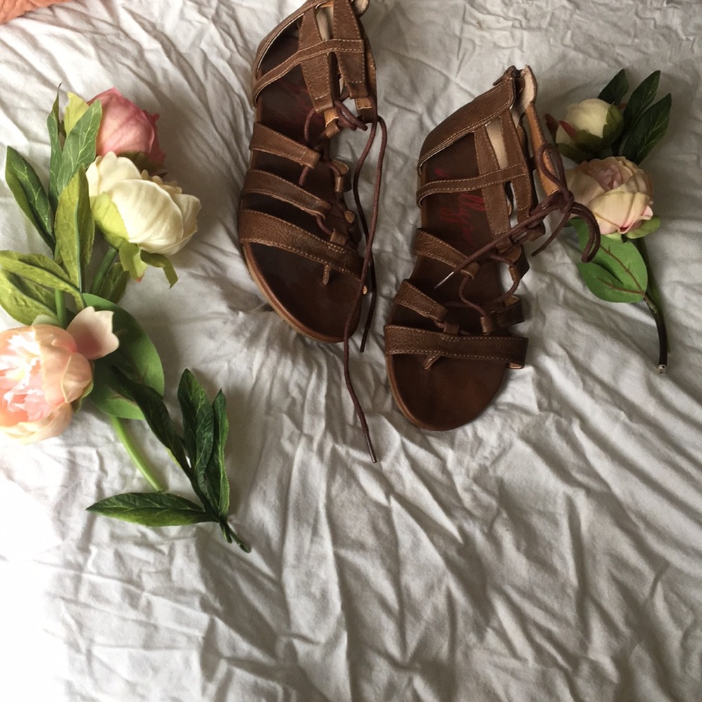 Brown lace up sandals - Picture 2 of 3